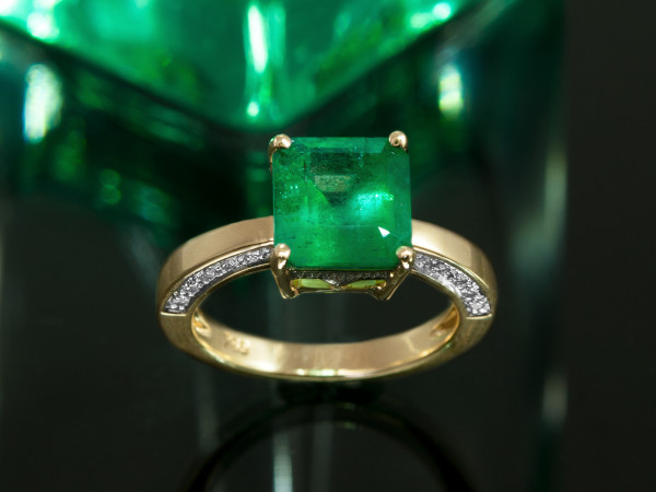 Smaragd Ring in Gold & Silber in verschiedenen Designs